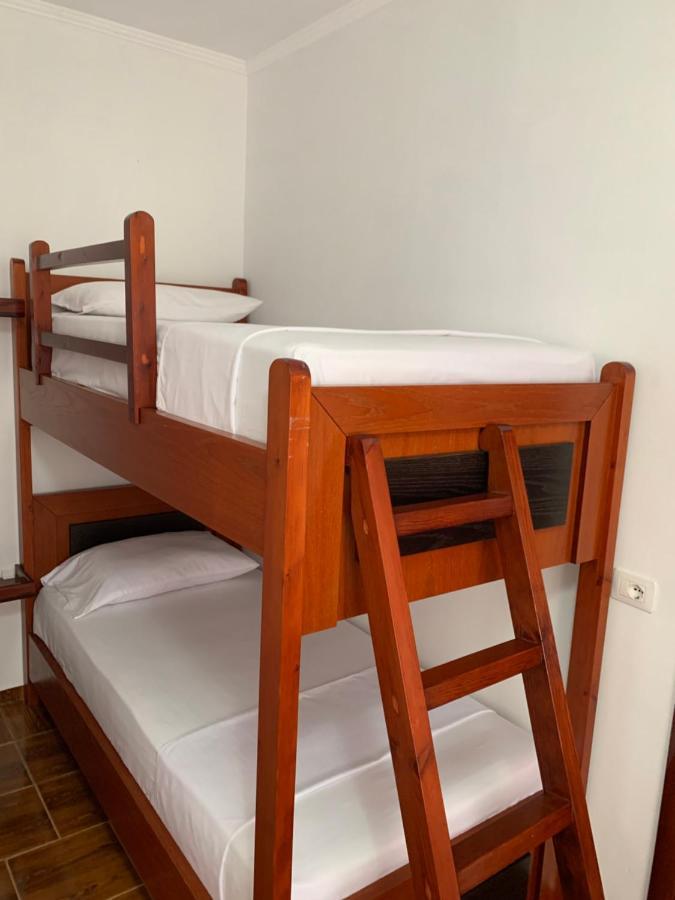 Hillside Apartments Ксамил Екстериор снимка